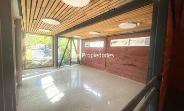 Local Comercial en Arriendo en Gran propiedad comercial ideal para ski y turismo - 2 Locales - Casa 9 Dorm