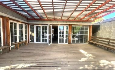 Local Comercial en Arriendo en Gran propiedad comercial ideal para ski y turismo - 2 Locales - Casa 9 Dorm