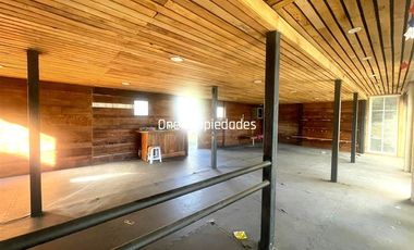 Local Comercial en Arriendo en Gran propiedad comercial ideal para ski y turismo - 2 Locales - Casa 9 Dorm