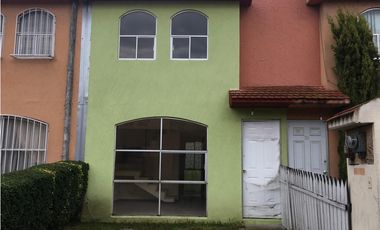 CASA EN RENTA EN SAUCES II TOLUCA