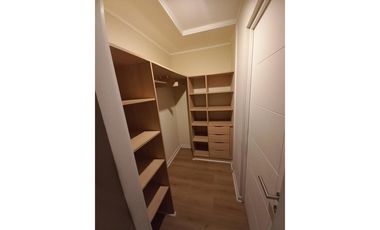 AMPLIO DEPARTAMENTO A PASOS DEL METRO