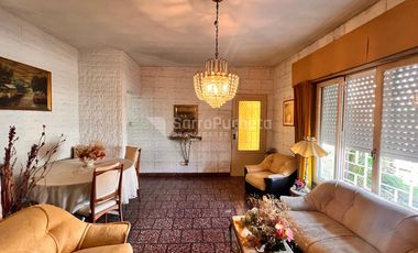 Venta casa 3 ambientes con cochera y patio en Morón.