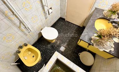 Venta casa 3 ambientes con cochera y patio en Morón.