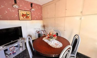 Venta casa 3 ambientes con cochera y patio en Morón.