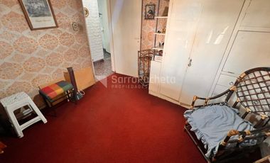 Venta casa 3 ambientes con cochera y patio en Morón.