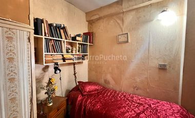 Venta casa 3 ambientes con cochera y patio en Morón.