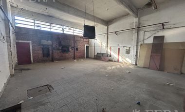 Venta de local con departamento en Monte Chingolo