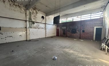 Venta de local con departamento en Monte Chingolo