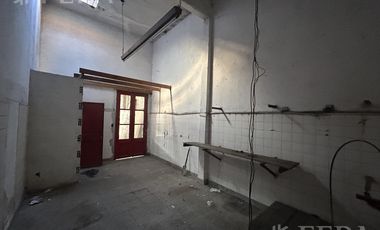 Venta de local con departamento en Monte Chingolo