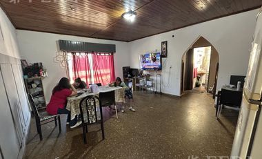 Venta de local con departamento en Monte Chingolo