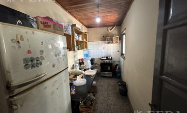 Venta de local con departamento en Monte Chingolo