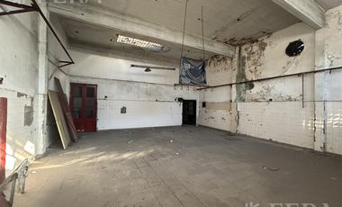 Venta de local con departamento en Monte Chingolo