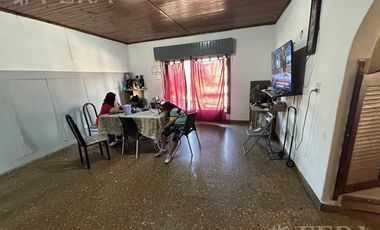 Venta de local con departamento en Monte Chingolo