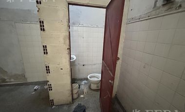 Venta de local con departamento en Monte Chingolo