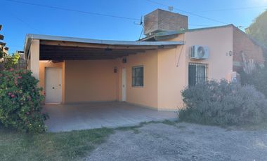 Casa de dos dormitorios en venta - Las Grutas