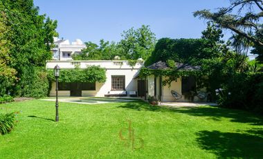 Casona tradicional en venta con piscina y quincho independiente – Adrogué