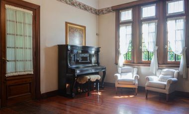 Casona tradicional en venta con piscina y quincho independiente – Adrogué