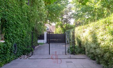 Casona tradicional en venta con piscina y quincho independiente – Adrogué