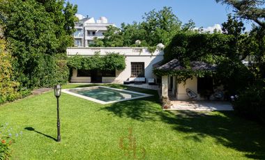 Casona tradicional en venta con piscina y quincho independiente – Adrogué