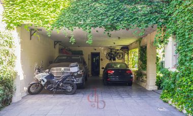 Casona tradicional en venta con piscina y quincho independiente – Adrogué