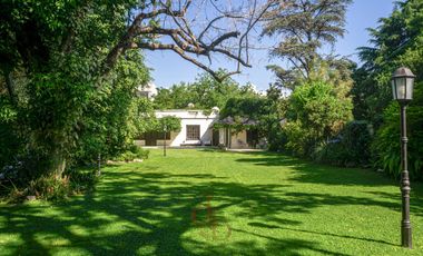 Casona tradicional en venta con piscina y quincho independiente – Adrogué