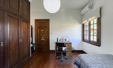 Casona tradicional en venta con piscina y quincho independiente – Adrogué