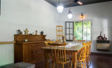 Casona tradicional en venta con piscina y quincho independiente – Adrogué