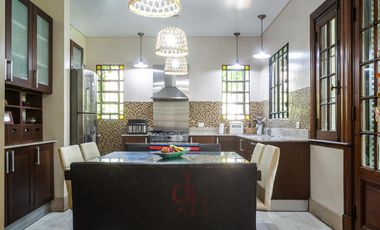 Casona tradicional en venta con piscina y quincho independiente – Adrogué