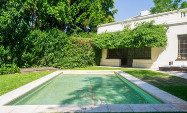 Casona tradicional en venta con piscina y quincho independiente – Adrogué