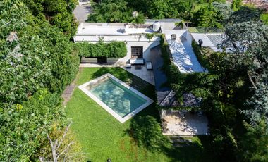 Casona tradicional en venta con piscina y quincho independiente – Adrogué