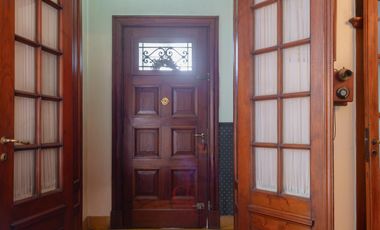 Casona tradicional en venta con piscina y quincho independiente – Adrogué