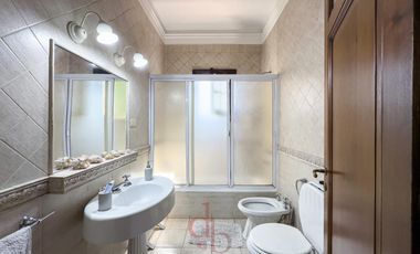 Casona tradicional en venta con piscina y quincho independiente – Adrogué