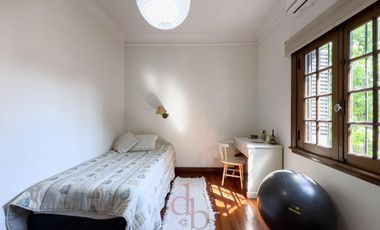 Casona tradicional en venta con piscina y quincho independiente – Adrogué