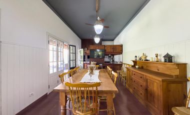 Casona tradicional en venta con piscina y quincho independiente – Adrogué