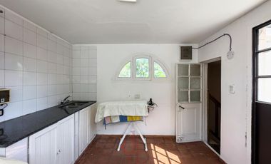 Casona tradicional en venta con piscina y quincho independiente – Adrogué