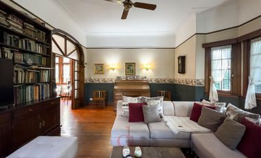 Casona tradicional en venta con piscina y quincho independiente – Adrogué