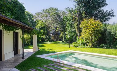 Casona tradicional en venta con piscina y quincho independiente – Adrogué