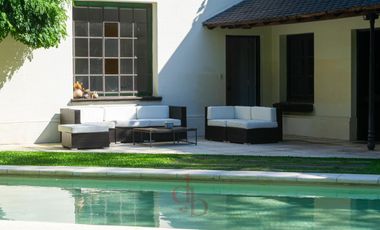 Casona tradicional en venta con piscina y quincho independiente – Adrogué