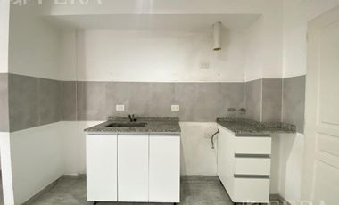 Venta departamento monoambiente con balcón en Wilde