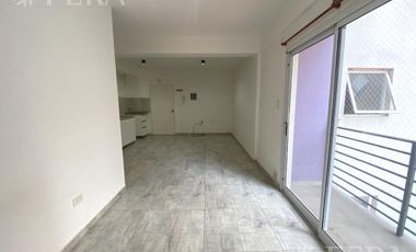 Venta departamento monoambiente con balcón en Wilde