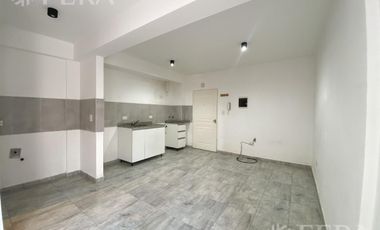 Venta departamento monoambiente con balcón en Wilde