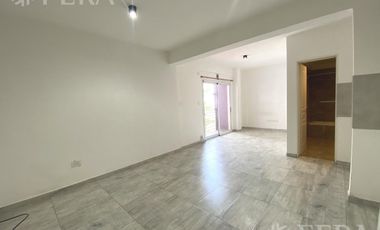 Venta departamento monoambiente con balcón en Wilde