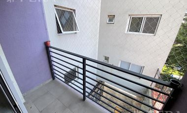Venta departamento monoambiente con balcón en Wilde
