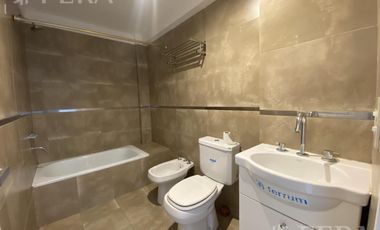 Venta departamento monoambiente con balcón en Wilde