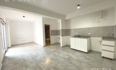 Venta departamento monoambiente con balcón en Wilde