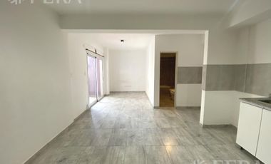 Venta departamento monoambiente con balcón en Wilde