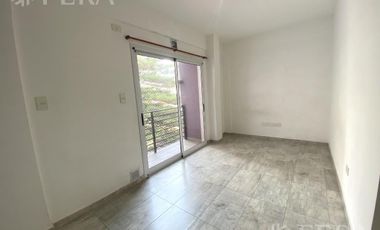 Venta departamento monoambiente con balcón en Wilde