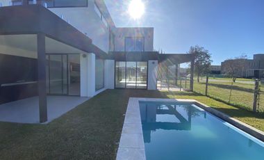 Venta Casa a estrenar en Brisas de Adrogué