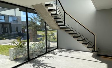 Venta Casa a estrenar en Brisas de Adrogué