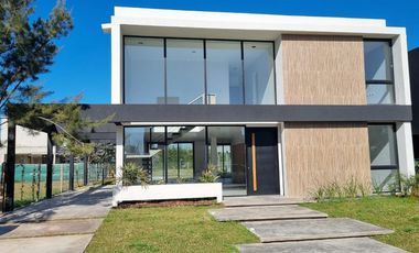Venta Casa a estrenar en Brisas de Adrogué